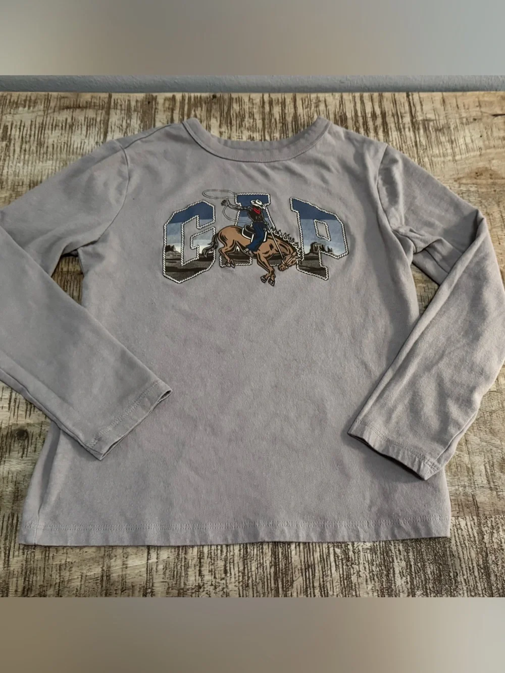 GAP Grey Long Sleeve Tee with Cowboy Rodeo Graphic. EUC